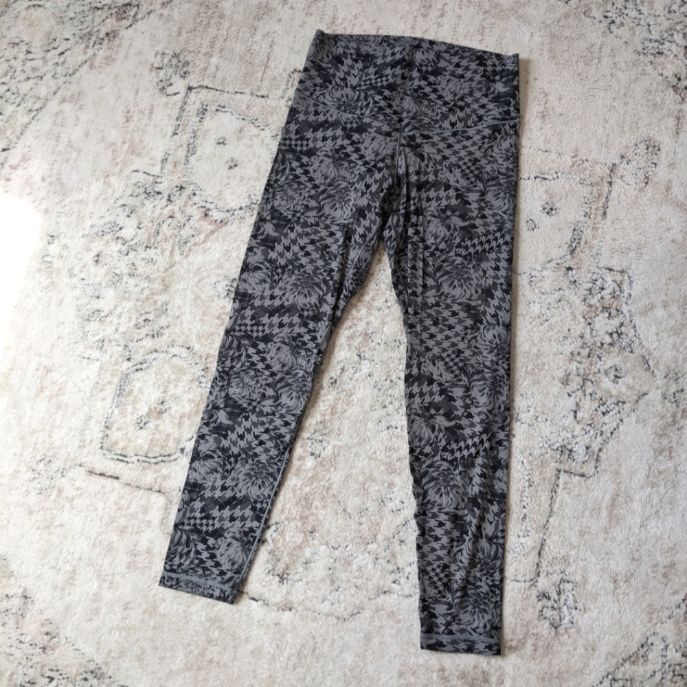 Aerie real me Xtra black patterned high rise 7/8 leggings